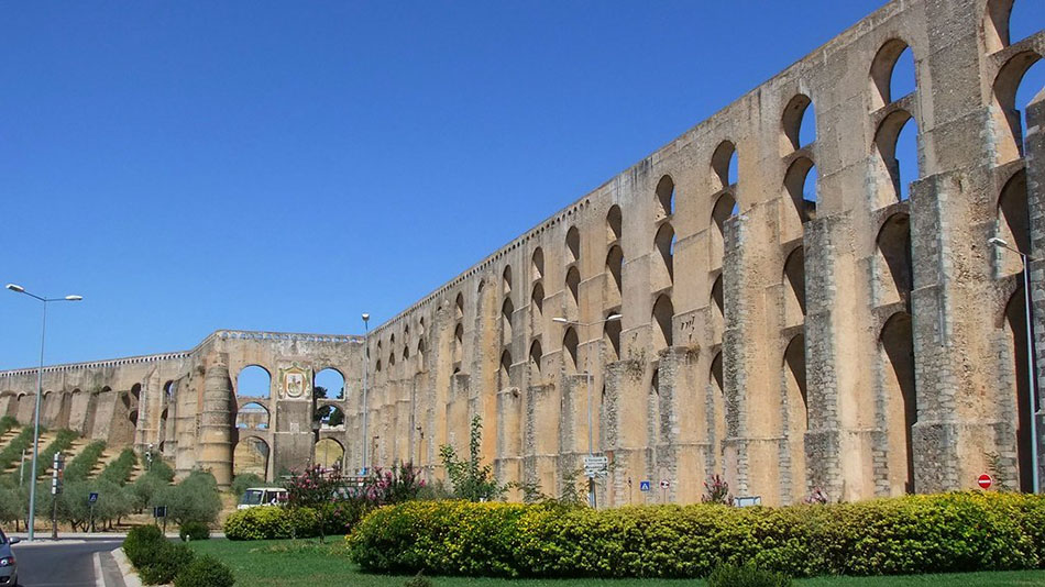 Aqueduto-da-agua-de-Prata-Evora-Portugal