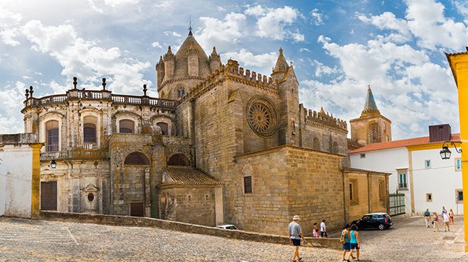 Evora-SeCatedral-Shutterstock-Fotoeventis-Visit3